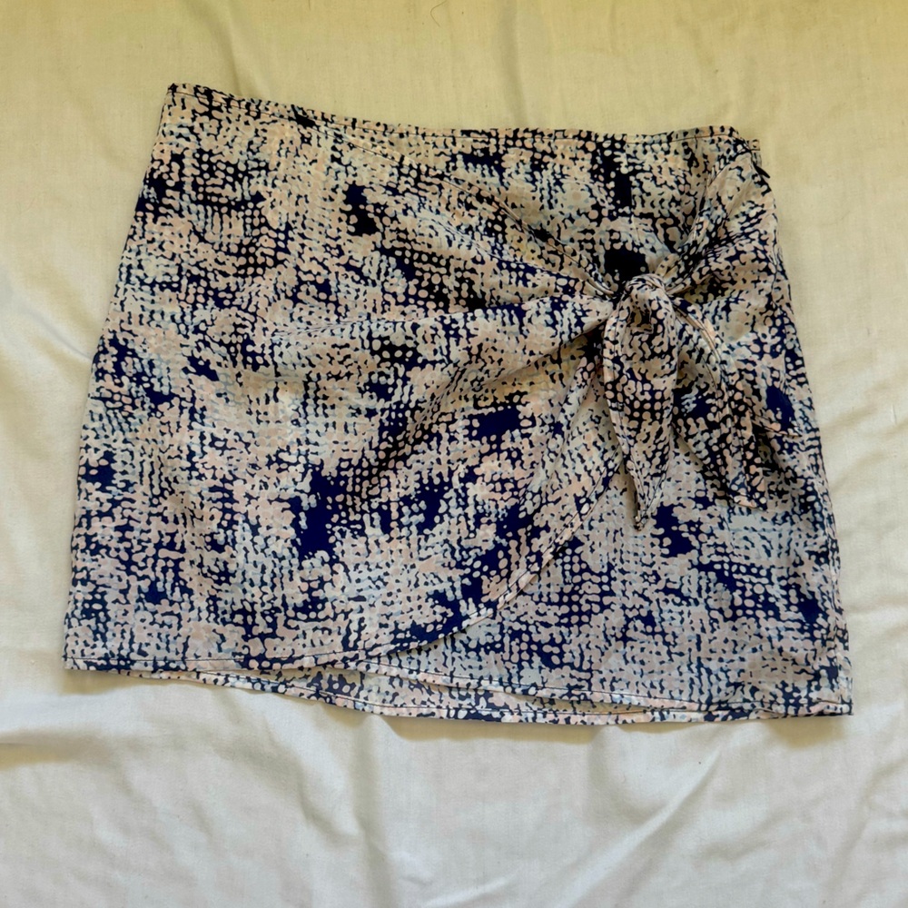 (NEW) BCBGeneration Patterned Mini Skirt - Picture 3 of 7